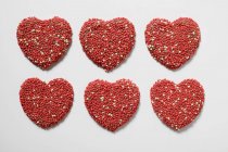 Coeurs chocolatés avec saupoudres — Photo de stock