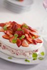 Meringue cake with fresh strawberries — Stock Photo