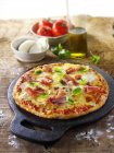 Mozzarella e pizza al prosciutto — Foto stock