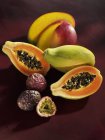 Mango with papaya and passion fruit — Stock Photo