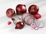 Cebollas rojas, primer plano - foto de stock