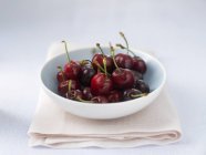Fresh cherries in small bowl — Stock Photo