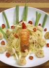 Бахийские спагетти с креветками — стоковое фото
