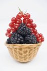 Fresh ripe blackberries and redcurrants — Stock Photo