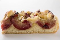 Pièce de gâteau aux prunes — Photo de stock