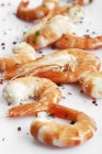 Rabos de camarão descascados cozidos — Fotografia de Stock