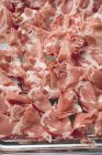 Нарізаний сухий, вилікуваний свинини — стокове фото