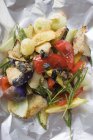 Жареные овощи с розмарином — стоковое фото