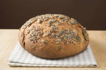 Хліб з насінням — стокове фото