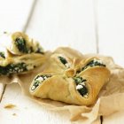 Spinach and feta parcels — Stock Photo