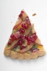 Кусок фруктового пирога — стоковое фото