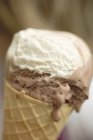 Cône de crème glacée — Photo de stock