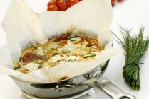 Фриттата из картофеля и козьего сыра — стоковое фото