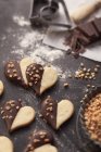 Biscoitos com esmalte de chocolate — Fotografia de Stock