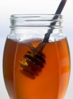 Mergulhador de mel em frasco — Fotografia de Stock