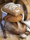 Стопка хлібних хлібів — стокове фото