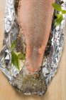 Trucha de salmón al horno - foto de stock