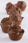 Mucchio di muffin al cioccolato — Foto stock