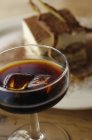 Coffee liqueur and tiramisu — Stock Photo