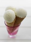 Trois cônes de crème glacée — Photo de stock