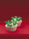 Christmas cupcakes decorated with leaves — Stock Photo