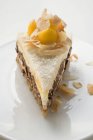 Gâteau à la mangue et aux pacanes — Photo de stock