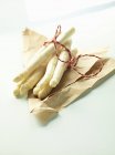 Bundle of white asparagus — Stock Photo