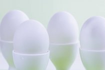 Uova in bicchieri d'uovo — Foto stock