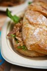 Schweinesandwich auf Ciabatta — Stockfoto