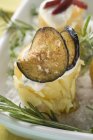 Запечена картопля з баклажаном — стокове фото