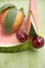 Спелые арбузы и вишни — стоковое фото