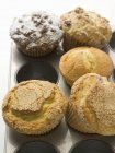Muffins en boîte à muffins — Photo de stock