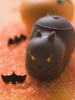 Süße Schokoladenkatze zu Halloween — Stockfoto