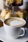 Cappuccino mit Herz — Stockfoto