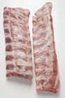 Costillas de cerdo frescas - foto de stock