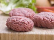 Rissole grezze per la produzione di hamburger — Foto stock