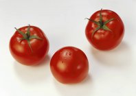 Drei rote Tomaten — Stockfoto