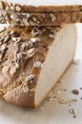 Полбуханки хлеба — стоковое фото