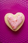 Heart-shaped biscuit — Stock Photo