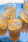 Glasses of iced tea on tray — Stock Photo