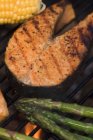 Salmon steak and vegetables — Stock Photo