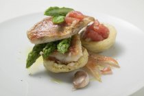 Tart shells with red mullet — Stock Photo