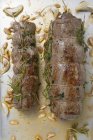 Смажені яловичі соуси з травами — стокове фото