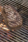 Rack barbecue con fuoco — Foto stock