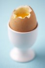 Weich gekochtes Ei im Eierbecher — Stockfoto