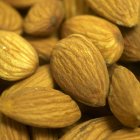 Fresh Shelled almonds — Stock Photo