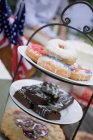 Rosquillas, brownies y tarta - foto de stock