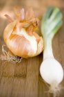 Onion and spring onion — Stock Photo