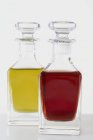 Huile d'olive et vinaigre en bouteilles — Photo de stock
