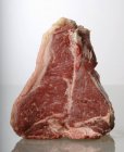 T-bone steak avec réflexion — Photo de stock